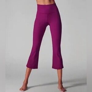 Athleta Ribbed Elation Crop Flare Pant in Plum / Exotic Fuschia. Size S